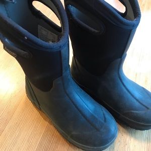 Insulated bogs boots